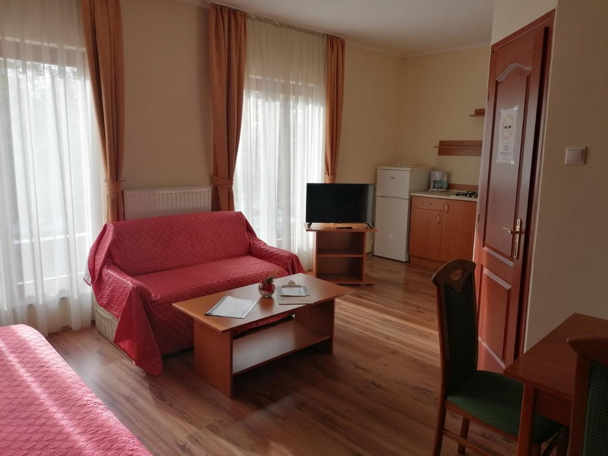 Bed and Breakfast Medgyaszay Panzio Надьканижа Экстерьер фото