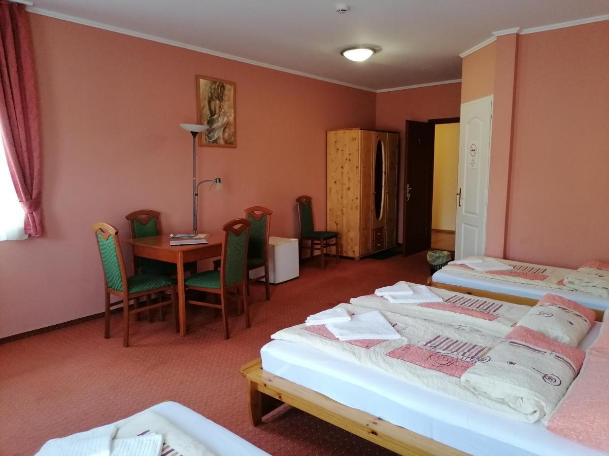 Bed and Breakfast Medgyaszay Panzio Надьканижа Экстерьер фото