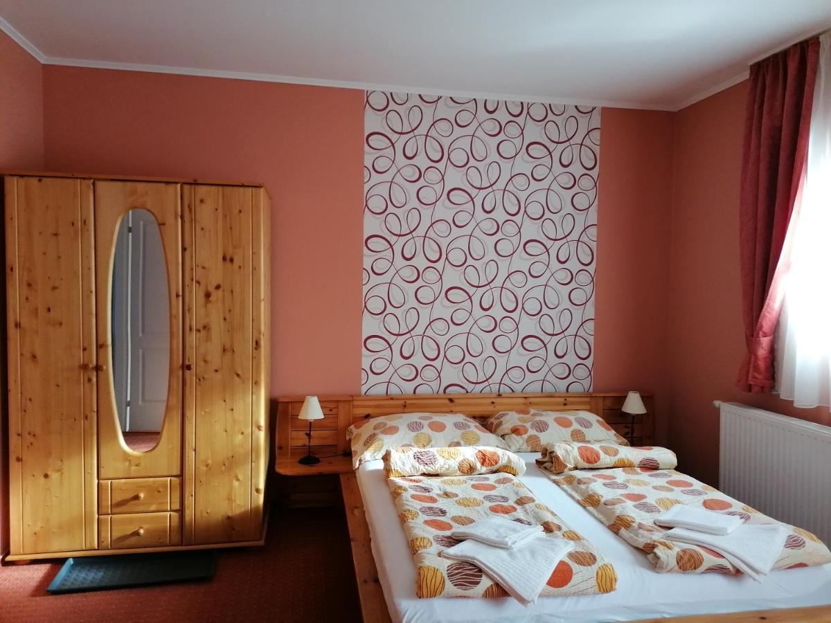 Bed and Breakfast Medgyaszay Panzio Надьканижа Экстерьер фото